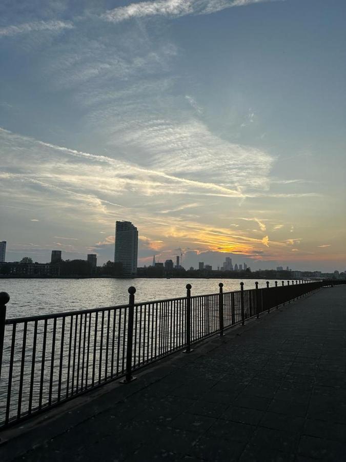 Riverside Premium En Suite Double Room E14 런던 외부 사진